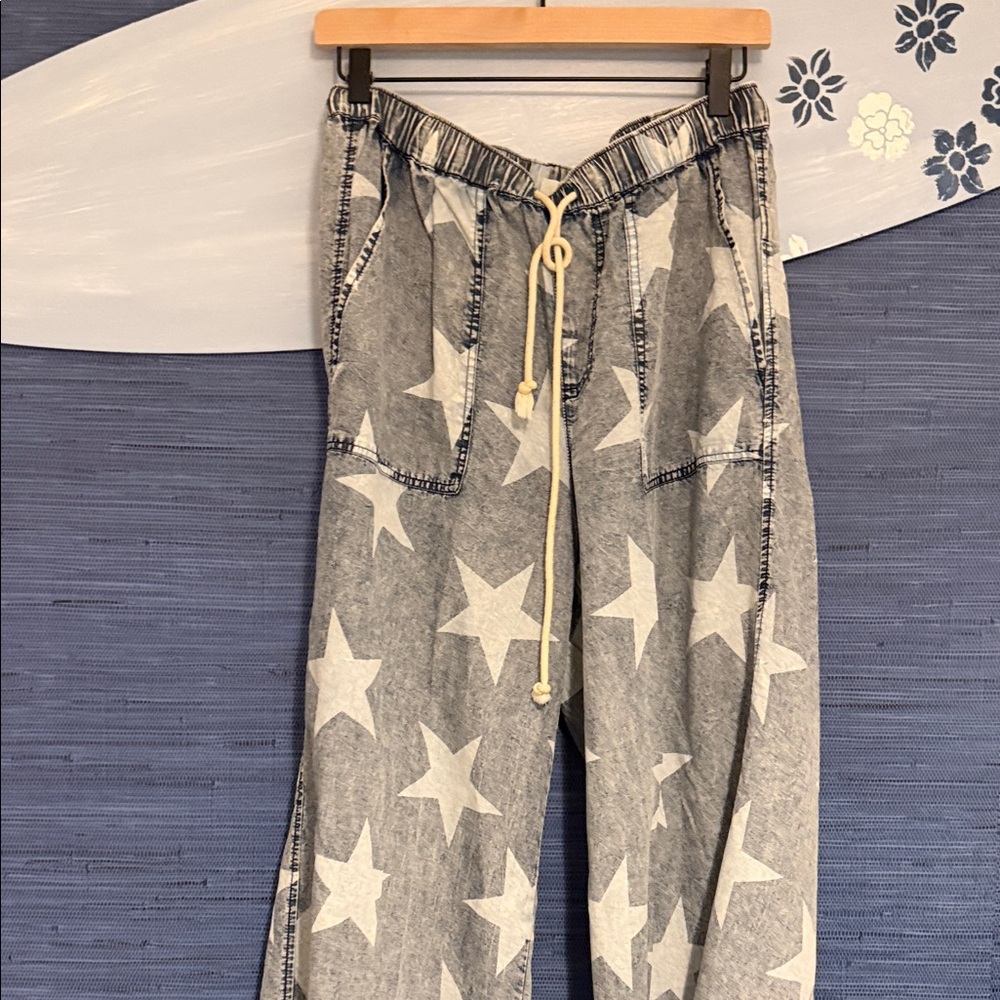 eesome Star Patterned Gray Pants NWT - image 3